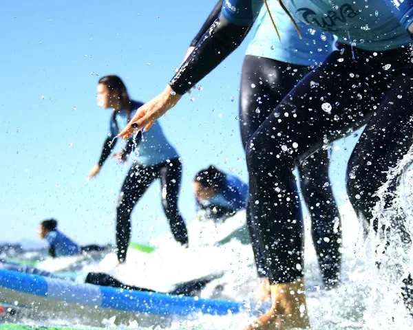 Escuela de Surf la Curva en Loredo (Cantabria)