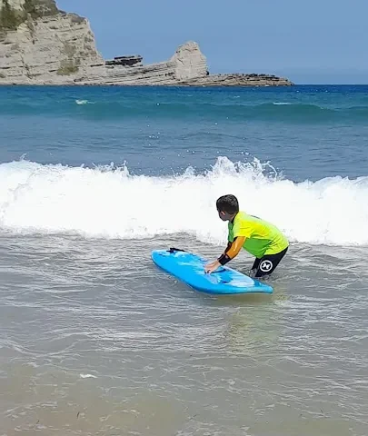 Escuela de Surf LaOla en Galizano (Cantabria)