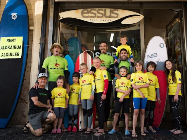 Essus Surf Eskola Zarautz en Zarautz (Gipuzkoa)