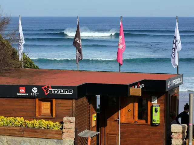 Gorka Yarritu Surf Eskola Sopelana en Sopela (Biscay)