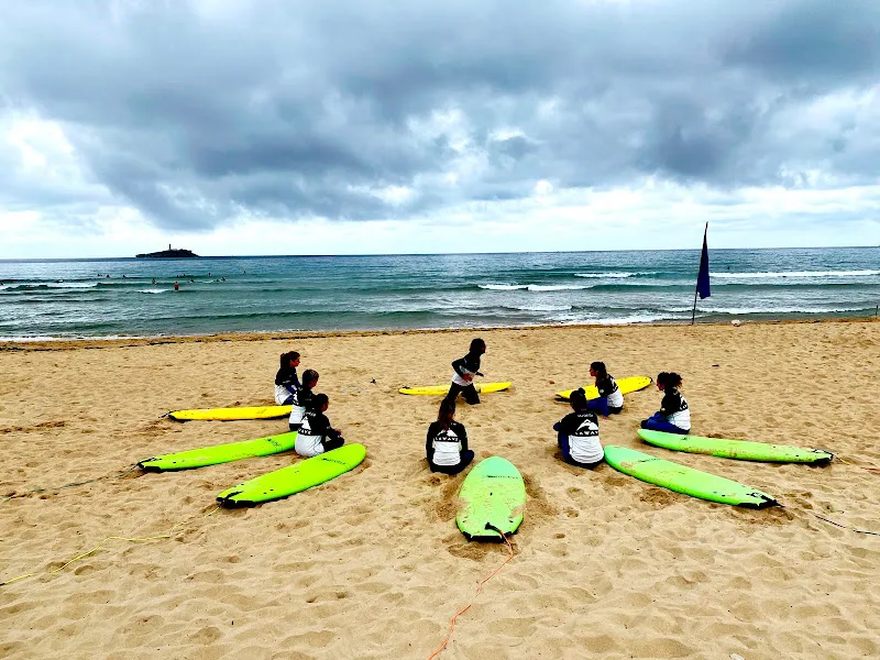 La wave surf school / Shop / Beach bar en Somo (Cantabria)