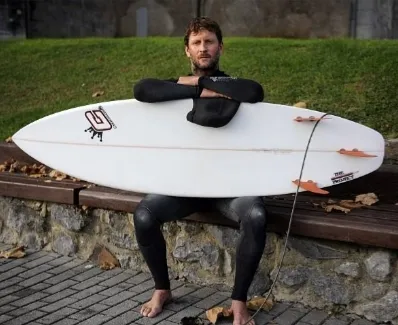 Mundaka Surfing Coach MIKE DOBOS en Mundaka (Bizkaia)