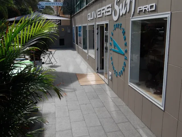 Quivers Surf Company en 38400 (Puerto de la Cruz)