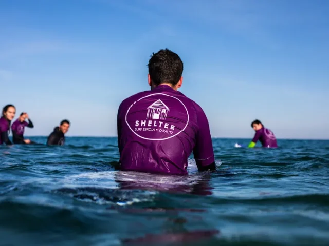 Shelter Surf by ARITZ ARANBURU en Zarautz (Gipuzkoa)