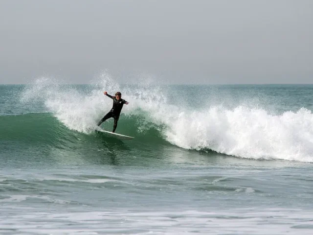 Slow Escuela de Surf en Cádiz (Cádiz)