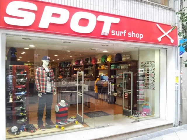 Spot 180 surf shop en 15402 (Ferrol)