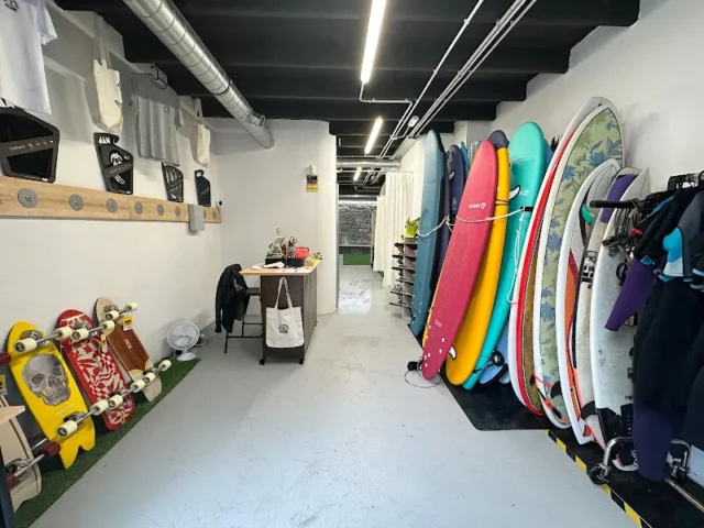 Surf Garage - Guarda Tablas y Alquiler de tablas de surf en 20002 (Donostia-San Sebastian)